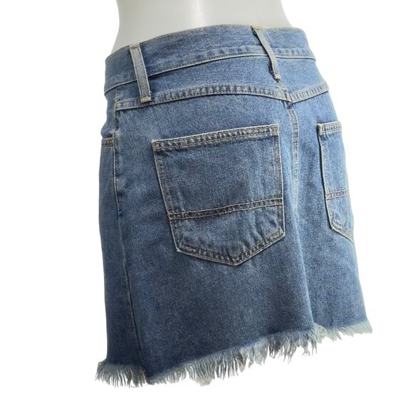 JUST BLACK Women’s Jean Shorts Denim Classic 5 Pocket Frayed Medium Wash Size M - Picture 3 of 11